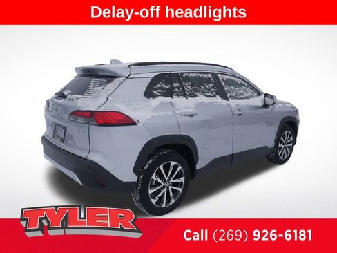 Used 2023 Toyota Corolla Cross XLE image 8