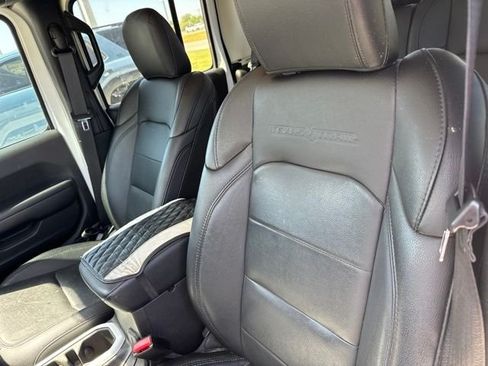 Used 2023 Jeep Gladiator Sport AWD/4WD image 9