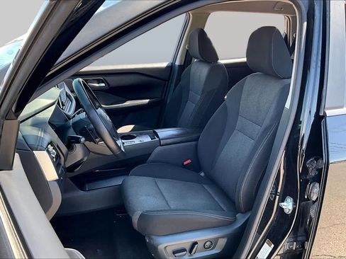 Used 2025 Nissan Rogue SV FWD image 7