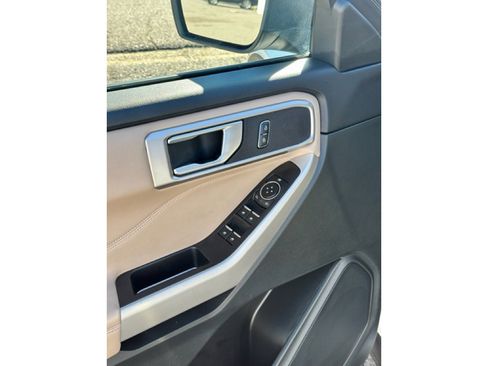 Used 2024 Ford Explorer XLT w/ Equipment Group 202A image 7