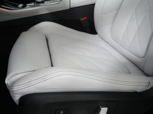 Used 2026 BMW X5 xDrive50e w/ M Sport Package image 10