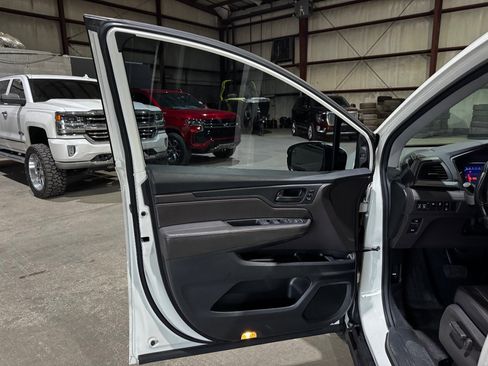 Used 2018 Honda Odyssey EX-L image 11