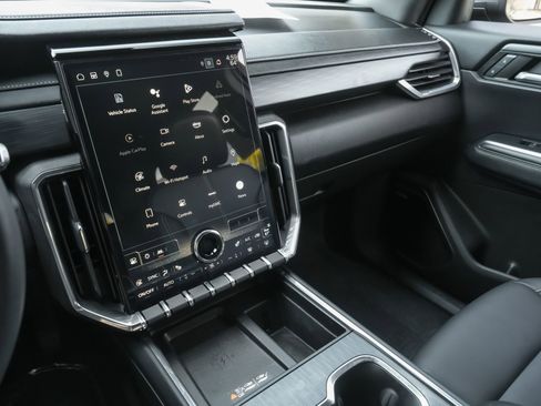 Used 2024 GMC Acadia Elevation image 10