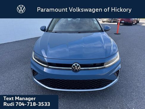 Used 2026 Volkswagen Jetta SE FWD image 3