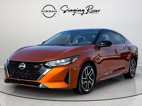 Used 2025 Nissan Sentra SR w/ SR Premium Package FWD image 4