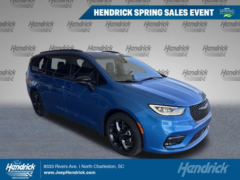 New 2026 Chrysler Pacifica Select w/ S Appearance Package image 1