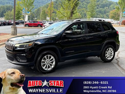 Used 2021 Jeep Cherokee Latitude w/ Mopar Interior Package AWD/4WD image 6