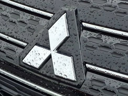 Used 2023 Mitsubishi Outlander SE AWD/4WD image 4