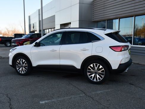 Used 2021 Ford Escape Titanium image 3