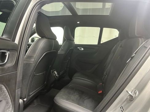 Used 2025 Volvo XC40 B5 Plus image 13