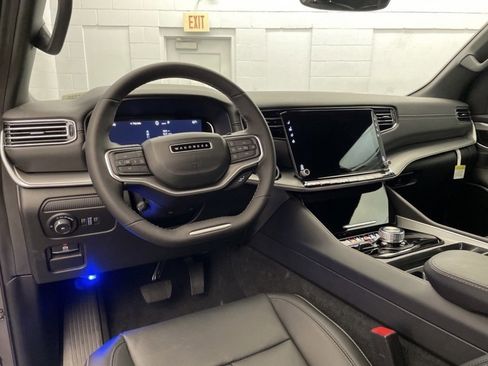 New 2025 Jeep Wagoneer 4WD w/ Premium Group I image 12