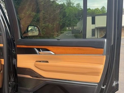 Used 2024 Jeep Grand Wagoneer Series III w/ HD Trailer Tow Package image 23