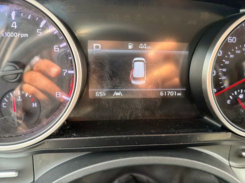 Used 2023 Kia Carnival LX FWD image 17