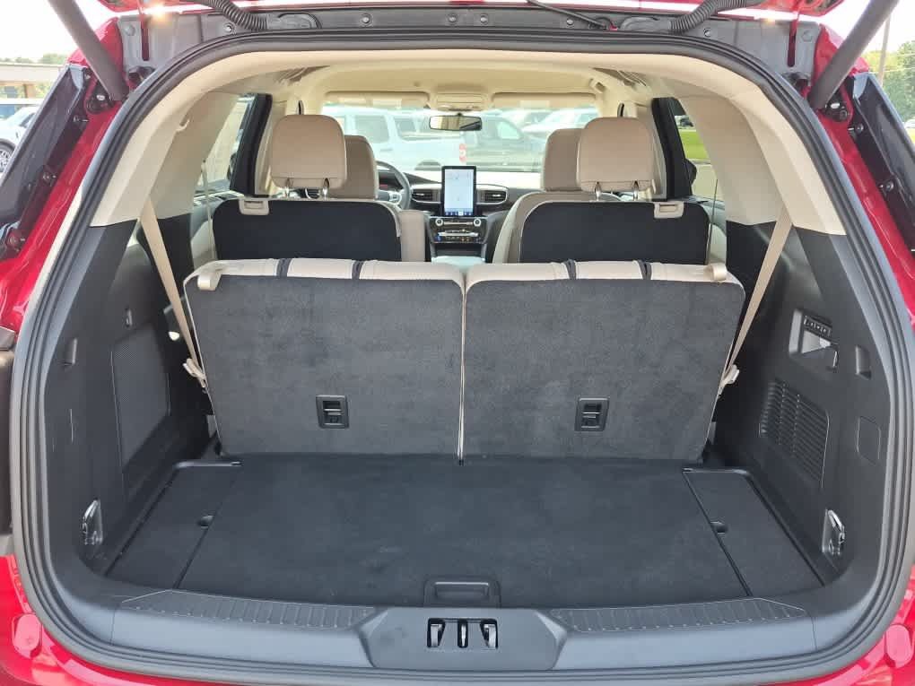 Used 2024 Ford Explorer Limited w/ Limited Technology Package RWD image 23