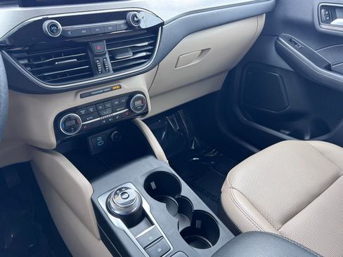 Used 2021 Ford Escape Titanium image 36