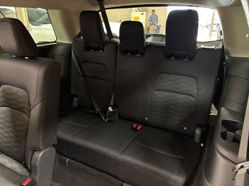 Used 2025 Nissan Pathfinder SV FWD image 31