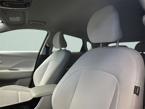 Certified 2025 Hyundai Kona SEL image 9