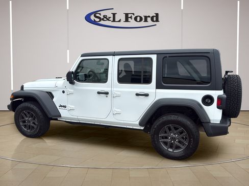 Used 2025 Jeep Wrangler Unlimited Sport AWD/4WD image 4