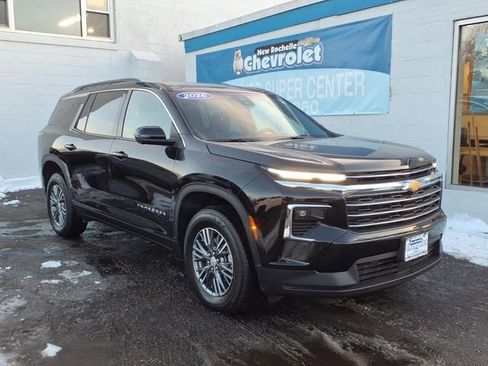 Used 2026 Chevrolet Traverse LT w/ Driver Confidence Package image 1