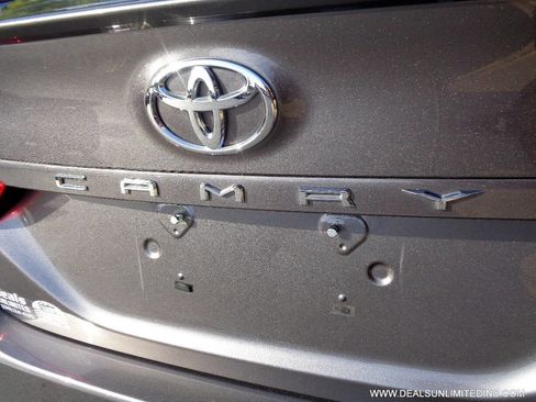 Used 2018 Toyota Camry SE w/ Convenience Package image 5