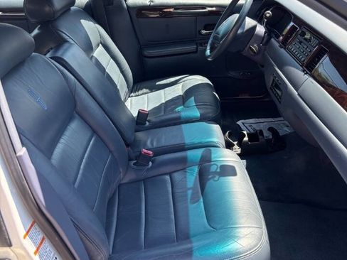 Used 2000 Lincoln Town Car Signature RWD image 12