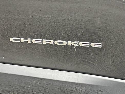 Used 2020 Jeep Cherokee Limited image 10