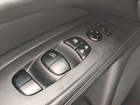 Used 2019 Nissan Pathfinder SV image 18