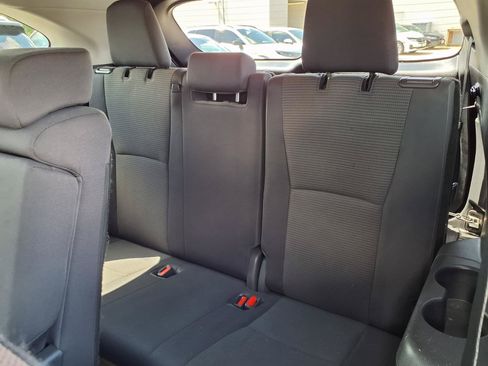 Used 2023 Toyota Highlander L FWD image 20