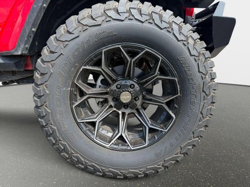 Used 2024 Jeep Gladiator Sport AWD/4WD image 8