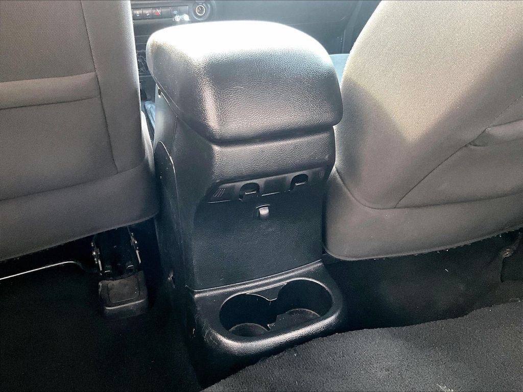 Used 2017 Jeep Wrangler Sahara w/ Connectivity Group AWD/4WD image 34