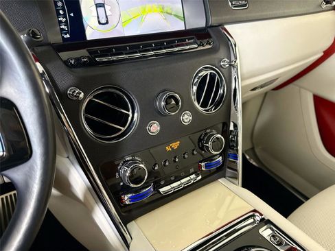 Used 2021 Rolls-Royce Cullinan AWD/4WD image 21