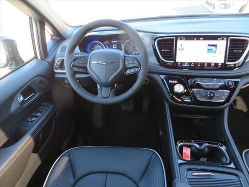 New 2026 Chrysler Pacifica Limited w/ S Appearance Package image 14