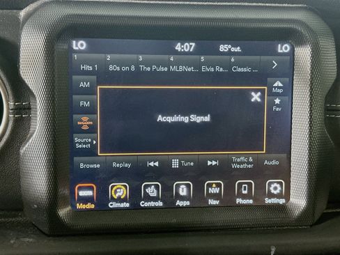 Used 2023 Jeep Wrangler Unlimited Sahara w/ Cold Weather Group AWD/4WD image 19