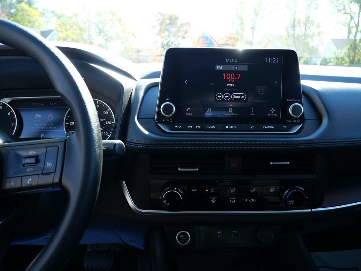Used 2023 Nissan Rogue S AWD/4WD image 13