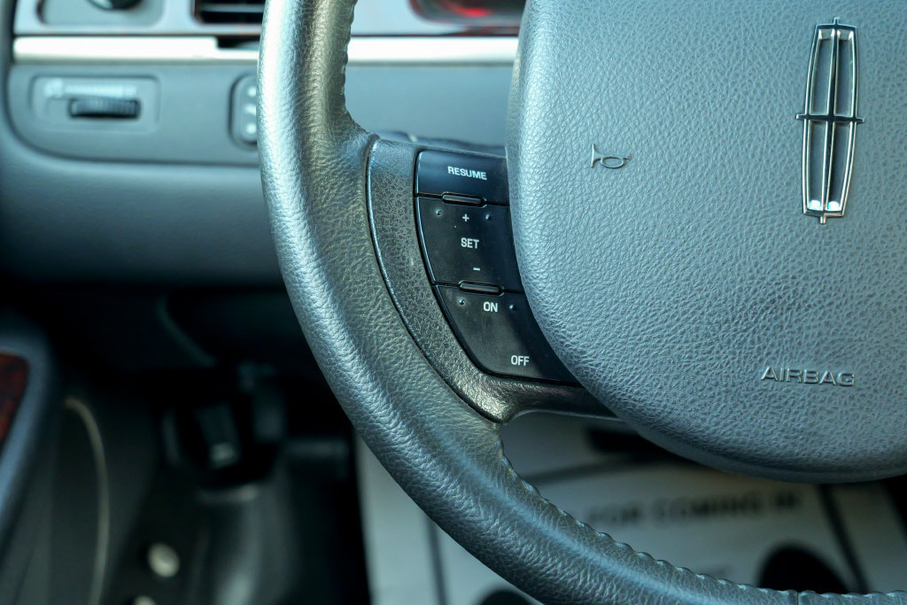 Used 2008 Lincoln Town Car Executive RWD image 50