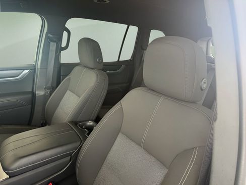 Used 2025 GMC Acadia Elevation image 12