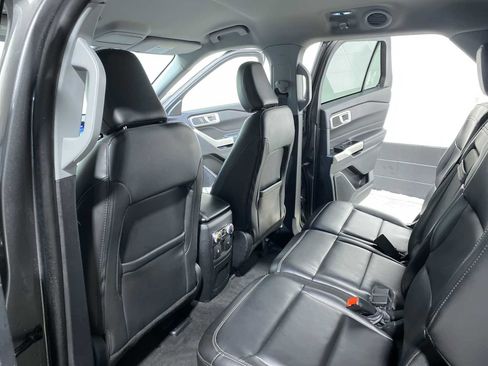 Used 2022 Ford Explorer XLT w/ Equipment Group 202A image 12