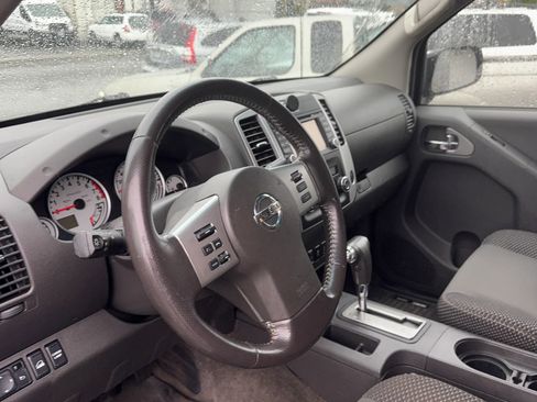 Used 2018 Nissan Frontier PRO-4X image 11
