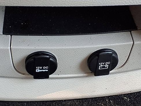 Used 2016 Chrysler Town & Country Touring-L image 25