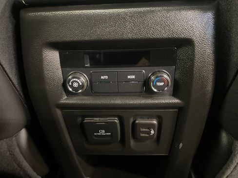 Used 2023 Chevrolet Traverse LT w/ LT Premium Package AWD/4WD image 19