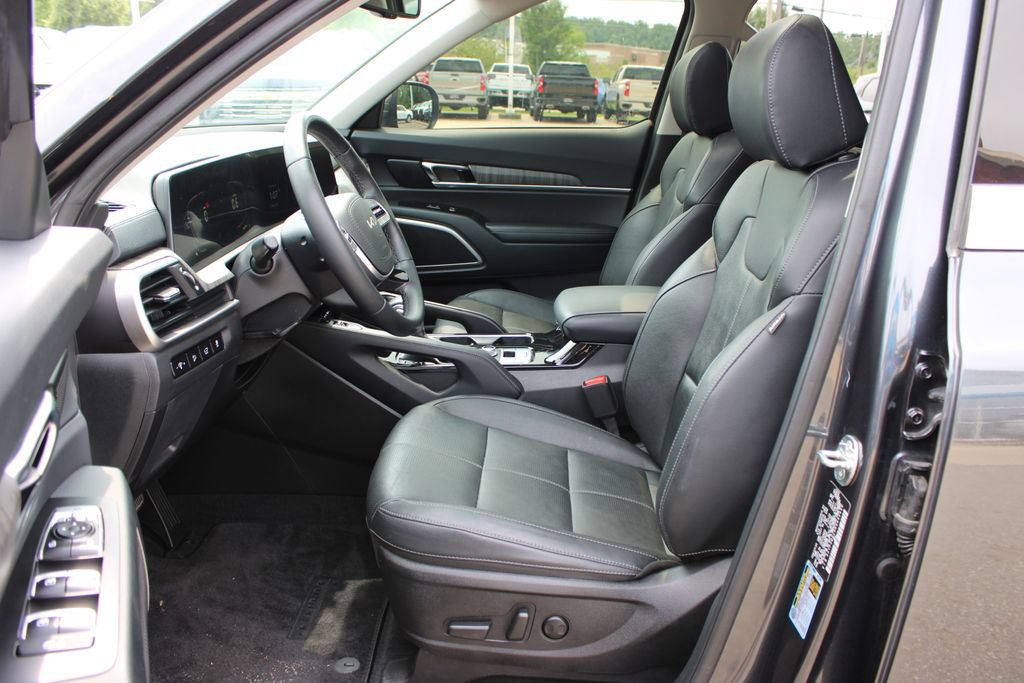 Used 2024 Kia Telluride EX w/ EX Captain's Chair Package AWD/4WD image 10