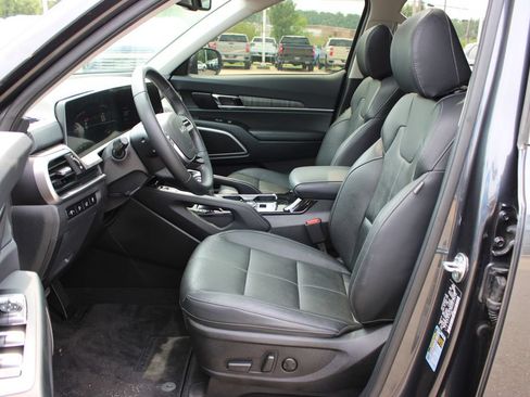 Used 2024 Kia Telluride EX w/ EX Captain's Chair Package AWD/4WD image 10