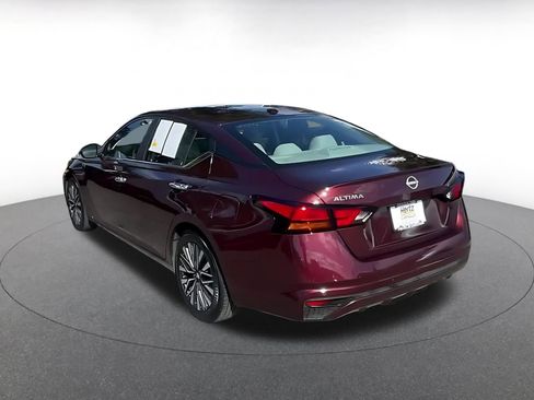 Used 2025 Nissan Altima 2.5 SV FWD image 11