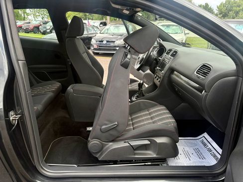 Used 2011 Volkswagen Golf 2-Door FWD image 21