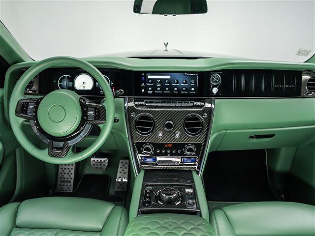 Used 2025 Rolls-Royce Cullinan AWD/4WD image 17