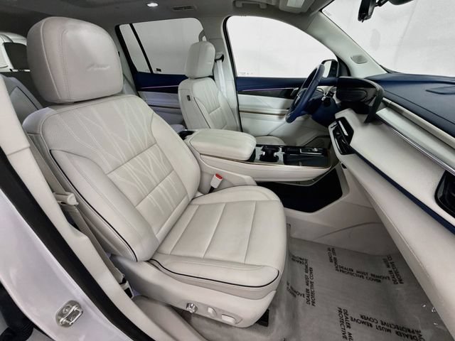 Used 2025 Buick Enclave Avenir w/ Super Cruise Package AWD/4WD image 31