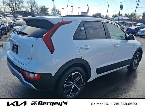 Used 2024 Kia Niro EX image 5