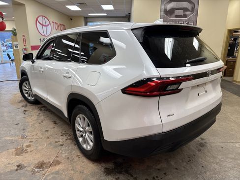 Used 2024 Toyota Grand Highlander XLE image 8
