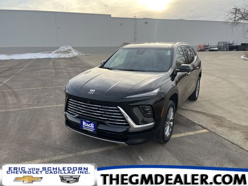 Used 2025 Buick Enclave Preferred image 1