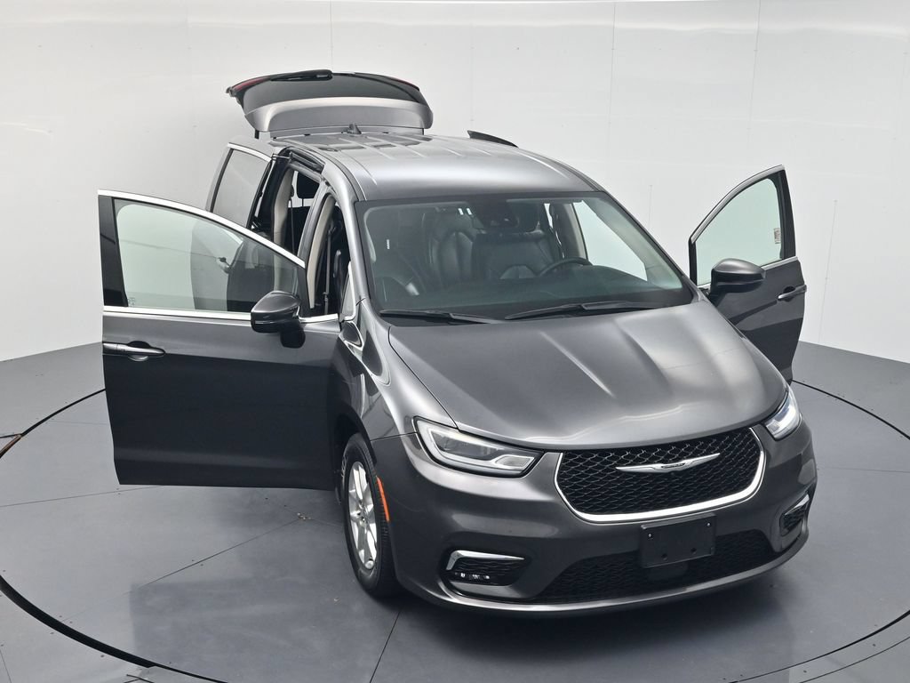 Used 2023 Chrysler Pacifica Touring-L FWD image 48
